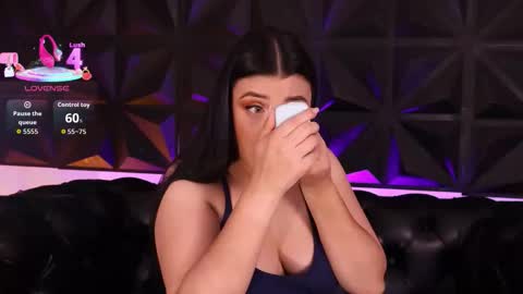 Lauren Anika online show from 11.04.25