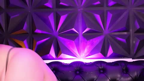 Lauren Anika online show from 11.17.25