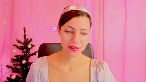 Snapshot of aniskyy chatting on 12.15.25 Anni online show from 12.15.25