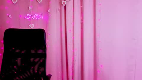 Snapshot of aniskyy chatting on 02.24.26 Anni online show from 02.24.26