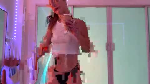 Snapshot of anita__hills chatting on 10.04.25 anita__hills online show from 10.04.25