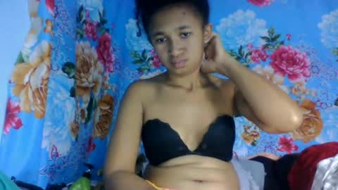 Snapshot of anitaazzh chatting on 06.19.26 anitaazzh online show from 06.19.26