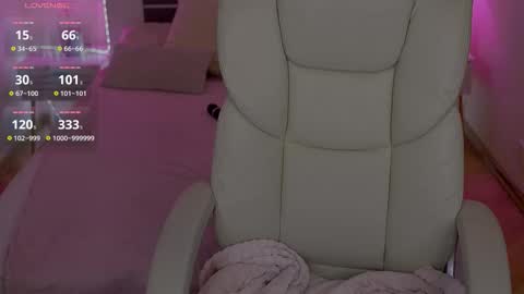 Snapshot of anittarays chatting on 11.25.25 anittarays online show from 11.25.25