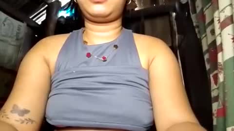 Snapshot of anivia15 chatting on 10.23.25 anivia15 online show from 10.23.25