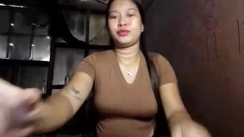 Snapshot of anivia15 chatting on 11.19.25 anivia15 online show from 11.19.25