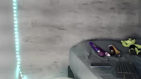 Hello My name is NaiaraPv is OPEN online show from 01.02.25