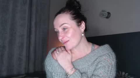 Snapshot of anjutka08 chatting on 12.19.25 anjutka08 online show from 12.19.25