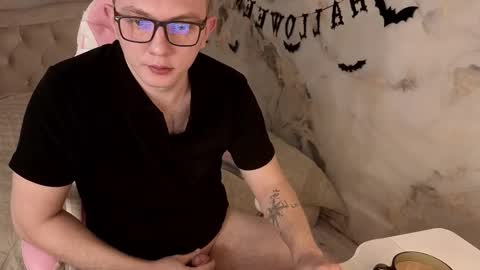 Snapshot of anmen10 chatting on 10.30.25 anmen10 online show from 10.30.25