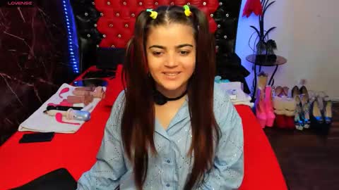 Snapshot of anna_lwice chatting on 09.29.25 Ana   online show from 09.29.25