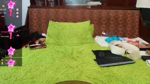 Snapshot of anna_lwice chatting on 10.24.25 Ana   online show from 10.24.25