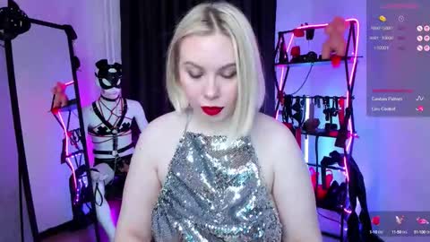 Snapshot of anna_maxwell chatting on 10.10.25 Anna online show from 10.10.25