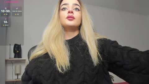 Snapshot of anna_nickol chatting on 12.25.24 Anna online show from 12.25.24