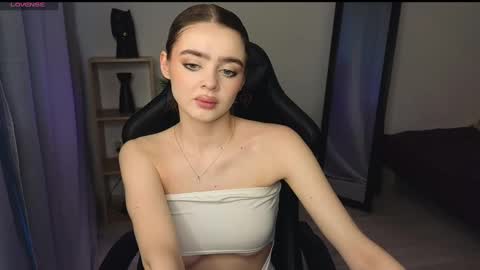 Snapshot of anna_nickol chatting on 03.06.25 Anna online show from 03.06.25