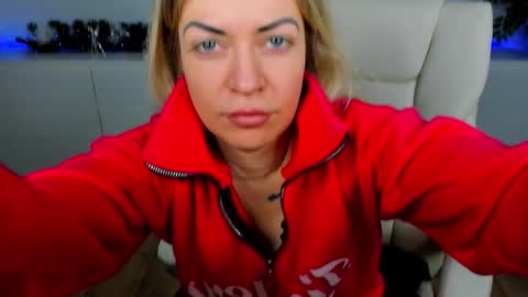 anna_snow9 online show from 12.22.25