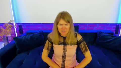 Snapshot of annabel_xxx chatting on 11.20.25 Annabel online show from 11.20.25