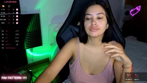Snapshot of annadolll chatting on 10.18.25 OF twitter annadangerx pornhub online show from 10.18.25