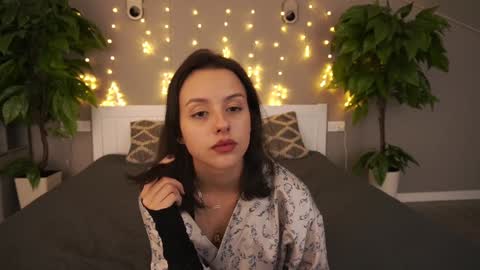 Snapshot of annaelys chatting on 01.04.25 Anna online show from 01.04.25