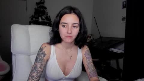 Snapshot of annaforevers chatting on 12.23.25 Anna Forevers online show from 12.23.25