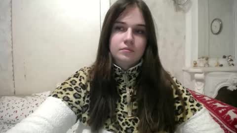 Snapshot of annagoldy3 chatting on 04.19.26 Anna online show from 04.19.26