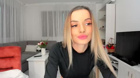 Snapshot of annaise_ chatting on 12.22.25 annaise online show from 12.22.25