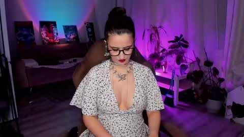 Snapshot of annalluring chatting on 02.08.25 annalluring online show from 02.08.25