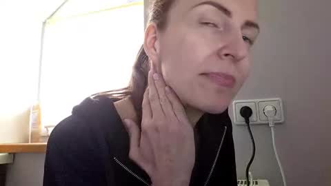 Anna online show from 04.28.26