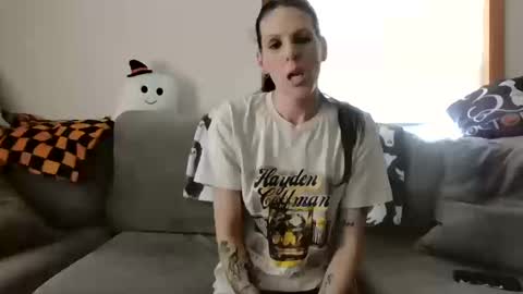 Snapshot of anne12369 chatting on 10.16.25 anne online show from 10.16.25