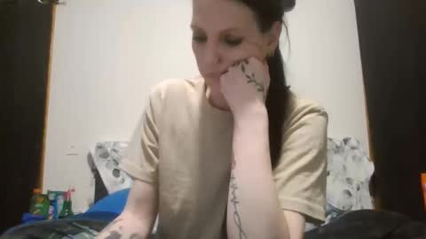 Snapshot of anne12369 chatting on 12.21.25 anne online show from 12.21.25