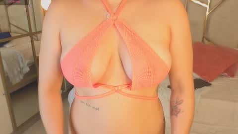 Snapshot of anne_mallow chatting on 02.14.26 Ann online show from 02.14.26