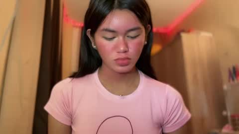 Snapshot of annedee_ chatting on 12.08.24 Kim online show from 12.08.24