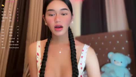 Snapshot of annedee_ chatting on 02.19.25 Kim online show from 02.19.25