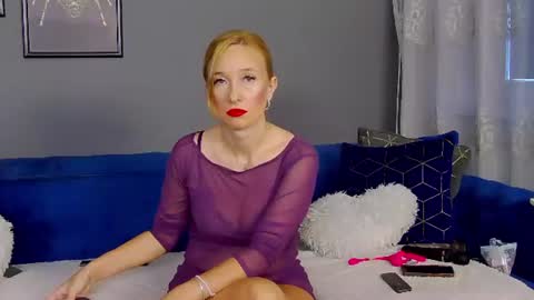 Snapshot of annehove chatting on 06.25.26 Anne online show from 06.25.26