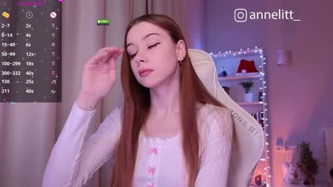 Snapshot of annelitt chatting on 01.05.25 annelitt online show from 01.05.25