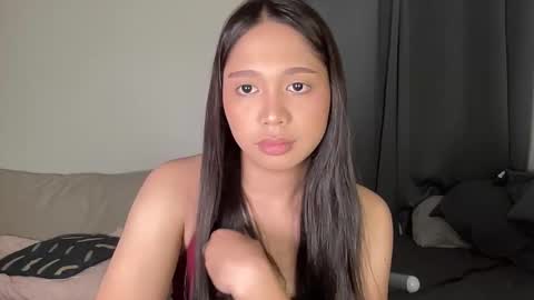 Annette 03 online show from 10.18.25