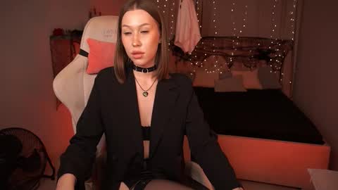 Snapshot of annettelane chatting on 10.23.25 Anna online show from 10.23.25