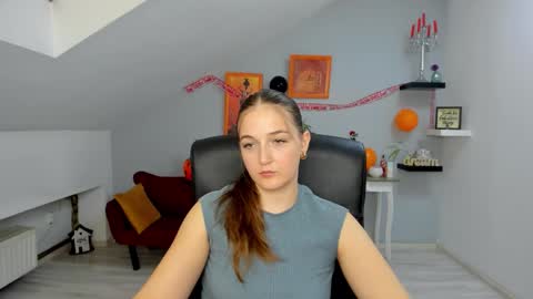 annewilsonn online show from 10.30.25