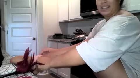 Annie23mal online show from 11.20.25