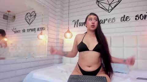 annie_cute18 online show from 11.05.25