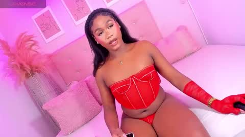 annie_dolce_ online show from 11.08.25