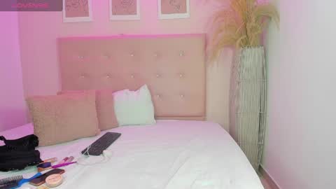 annie_dolce_ online show from 03.27.26