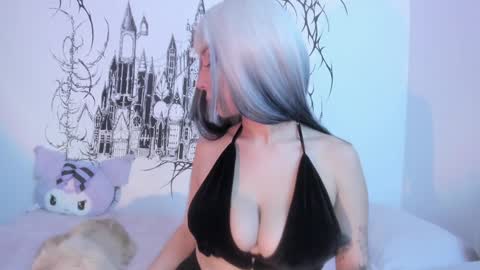 Snapshot of annie_gr chatting on 12.14.24 annie online show from 12.14.24