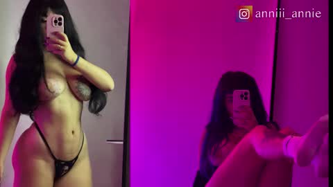 Snapshot of annie_snow_ chatting on 11.06.25 JEANNE no olvides seguirme dont forget follow me uu online show from 11.06.25