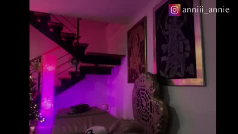 Snapshot of annie_snow_ chatting on 12.05.25 JEANNE no olvides seguirme dont forget follow me uu online show from 12.05.25