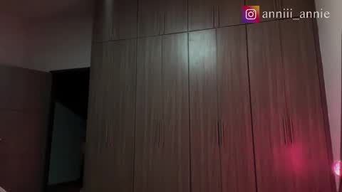 Snapshot of annie_snow_ chatting on 12.16.25 JEANNE no olvides seguirme dont forget follow me uu online show from 12.16.25