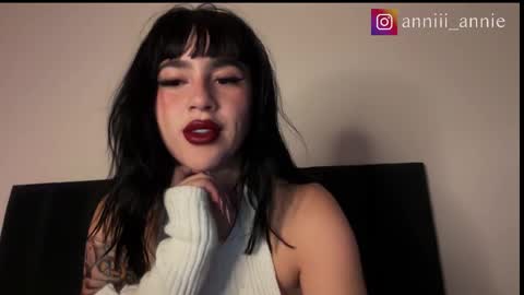 Snapshot of annie_snow_ chatting on 12.17.25 JEANNE no olvides seguirme dont forget follow me uu online show from 12.17.25