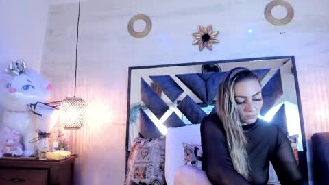 annie_vega17 online show from 05.18.26