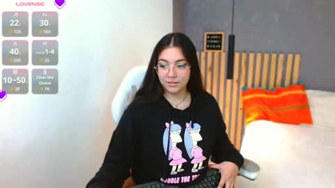 Annie Volker online show from 11.19.25