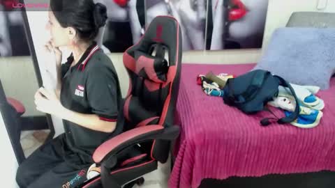 Anniee online show from 03.04.25