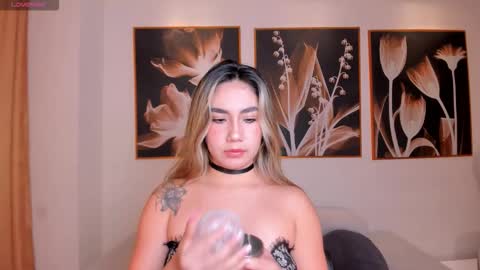 Snapshot of anniemonroe1 chatting on 10.27.25 Annie Monroe online show from 10.27.25