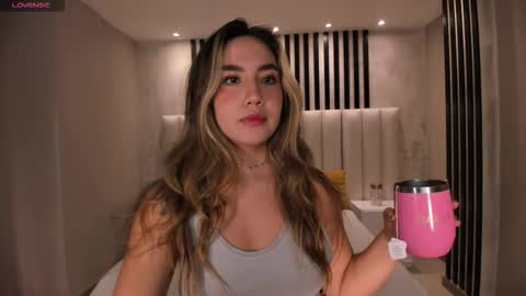 Snapshot of anniemonroe1 chatting on 10.30.25 Annie Monroe online show from 10.30.25